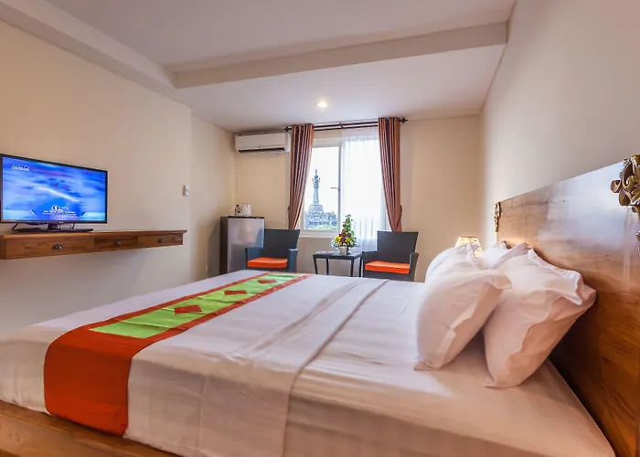 Hotel with pool: Mahatma Residence