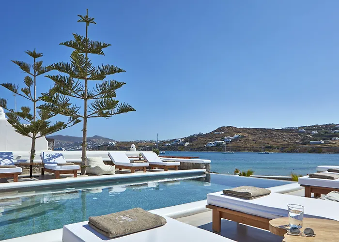 Mykonos Waves Beach House & Suites