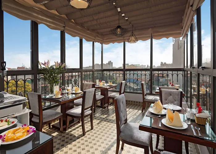 3 star hotel: Golden Moon Suite Hotel & Travel