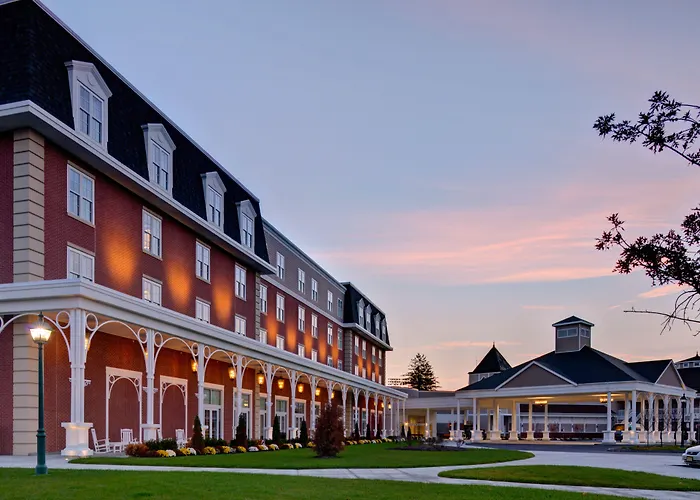 Hotel with pool: Saratoga Casino Hotel