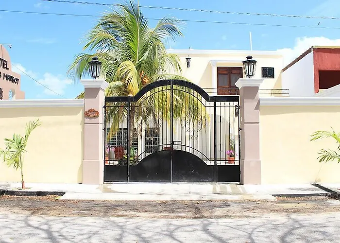 Hotel with pool: Hotel Hacienda Margot