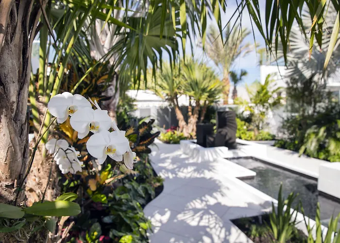 Hotel with view: H2O Suites- Adults Only
