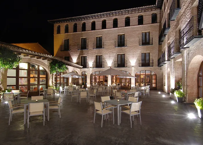 Hotel Cienbalcones