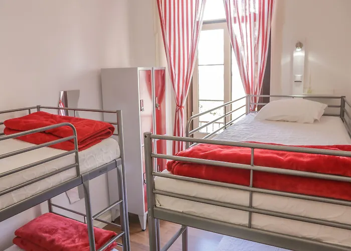 Hotel perto da faculdade: Hostel 402