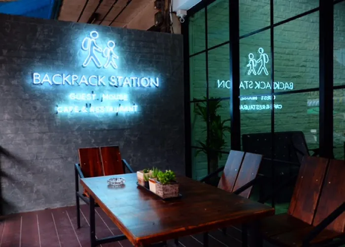 Hostel: Backpack Station