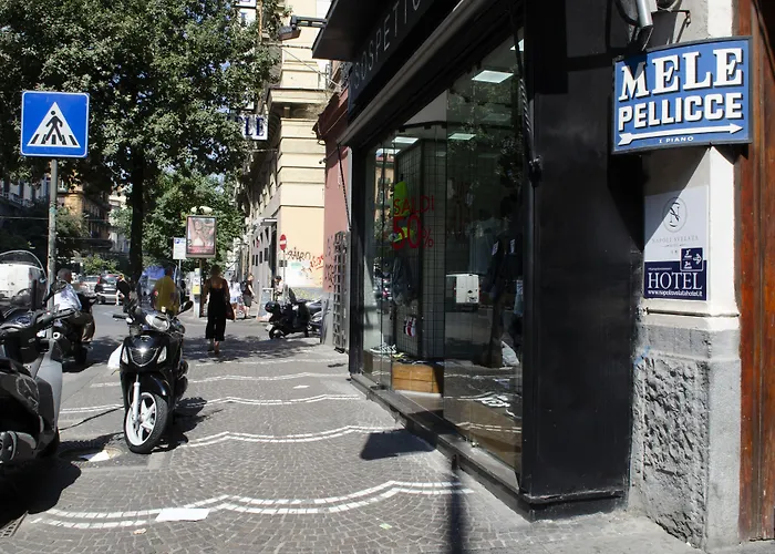 Hotel: Napoli Svelata