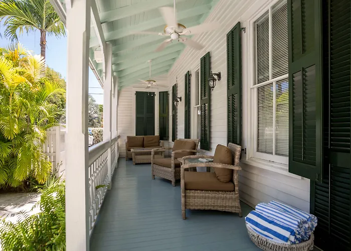Airport Hotel: The Conch House Heritage Inn