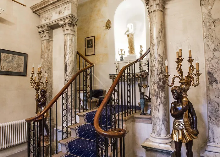 Hotel with view: Grosvenor Villa