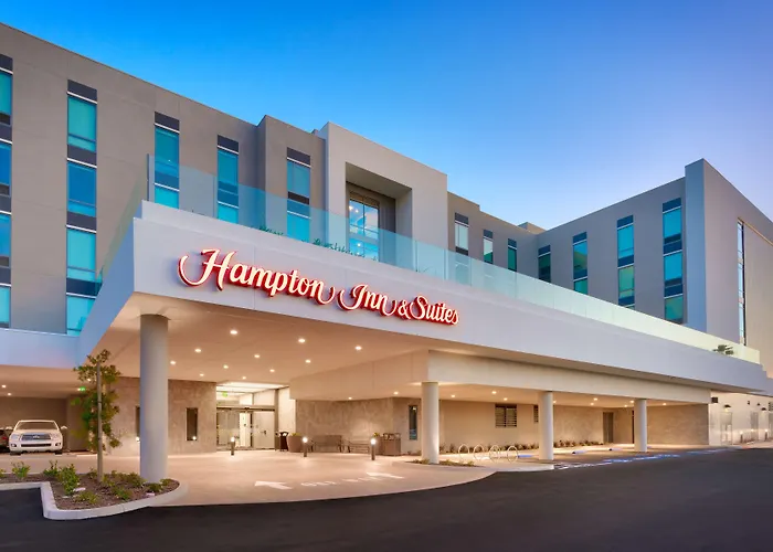 Hampton Inn & Suites Anaheim Resort Convention Center
