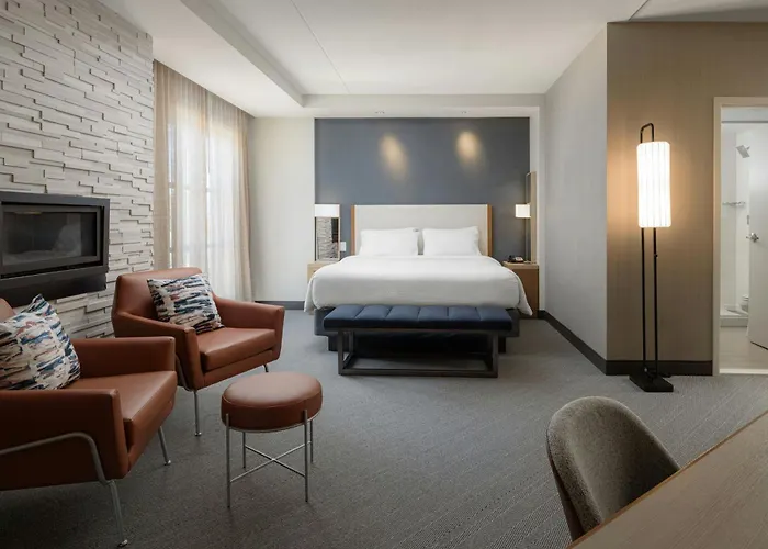 Courtyard By Marriott Downtown