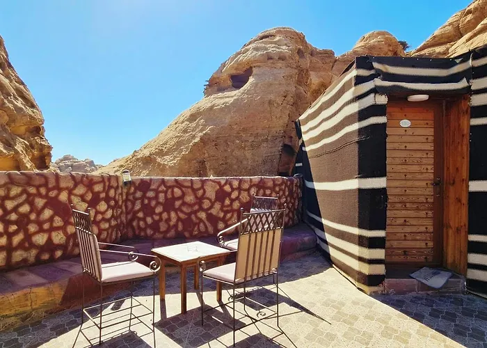 Hotel cerca del colegio: Seven Wonders Luxury Camp