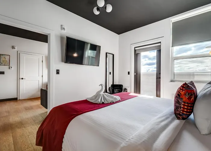 Hotel with view: Raven Inn Whitehorse