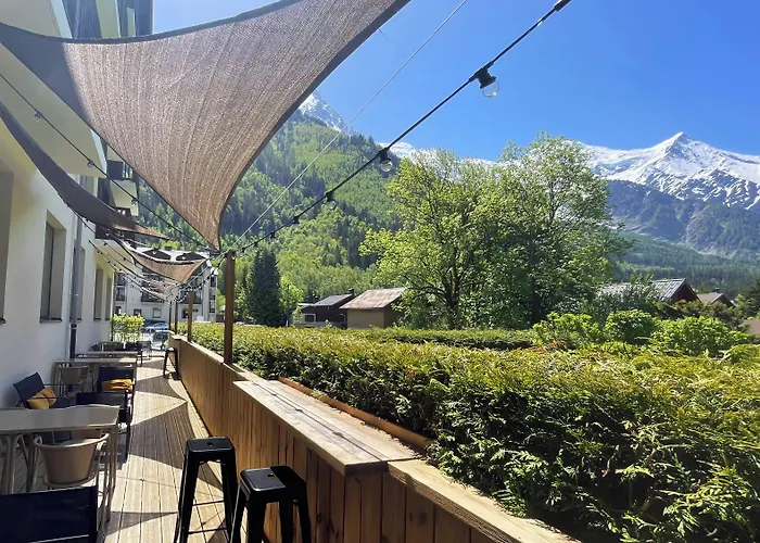 Pet Friendly hotel: Planb Hotel - Living Chamonix