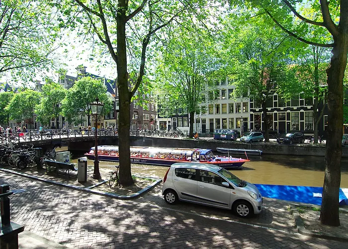 1637: Historic Canal View Suites