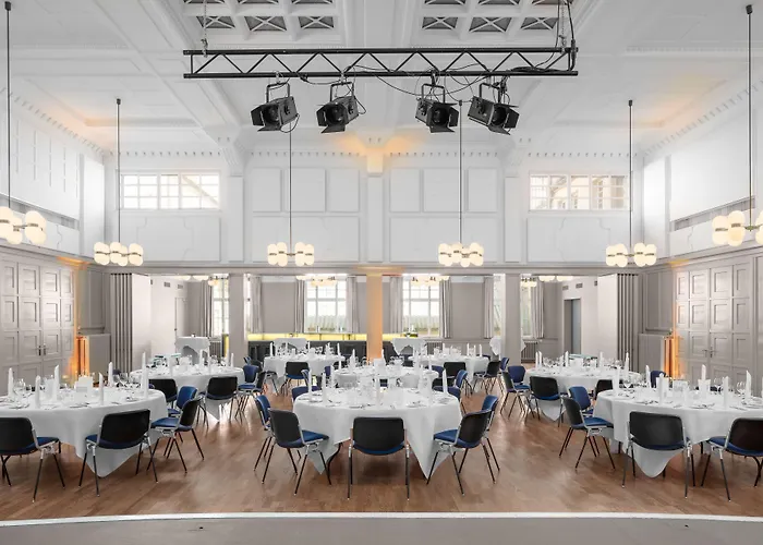 Airport Hotel: Boutique & Design Hotel Volkshaus Basel