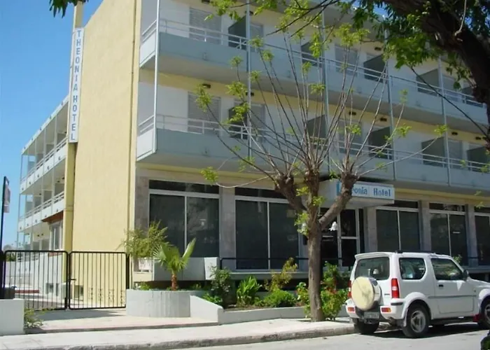 Hotel met zwembad: Theonia Hotel