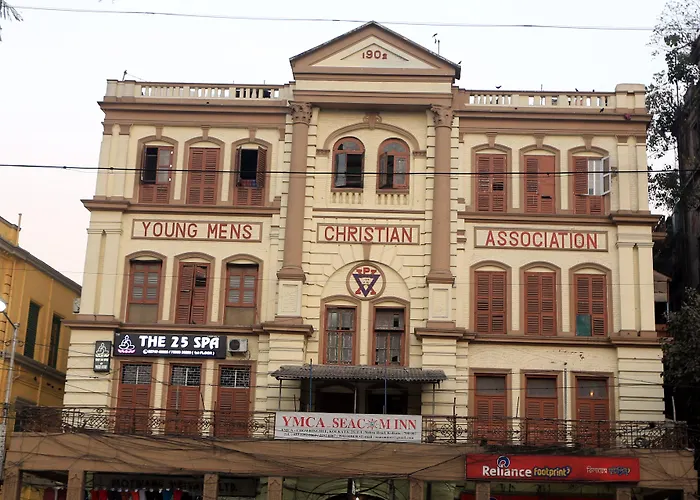 Hotel with view: Ymca Seacom Inn