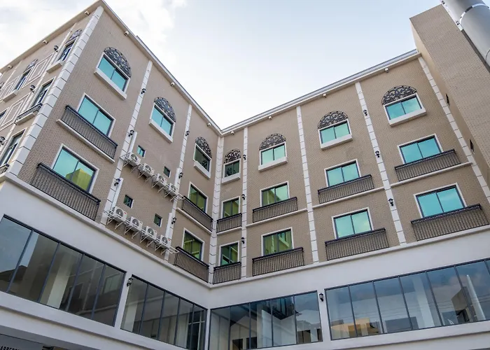 Luxury hotel only: Hampton Suites