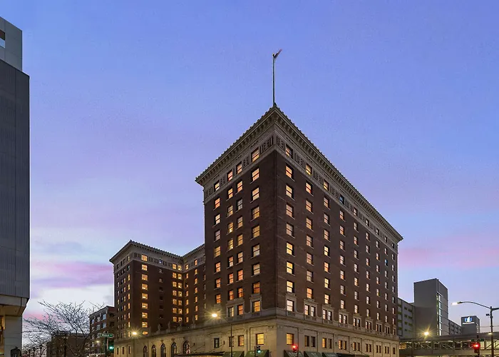 Boutique hotel only: Hotel Fort Des Moines, Curio Collection By Hilton