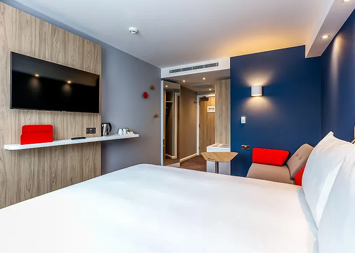 Holiday Inn Express - Fleet By Ihg