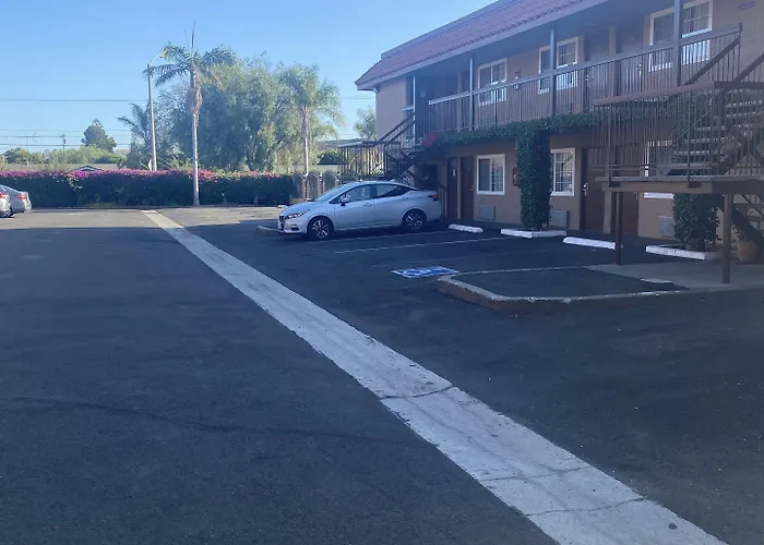 Astoria Inn & Suites