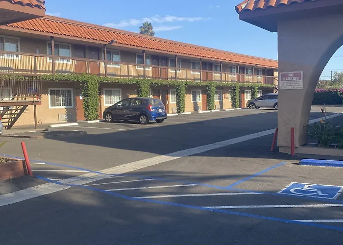 Astoria Inn & Suites