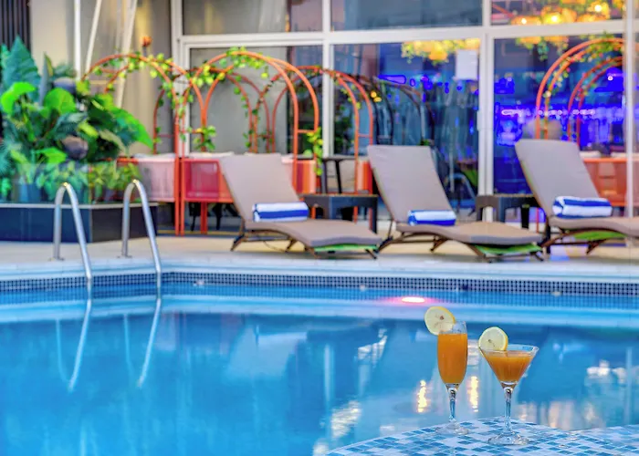  Howard Johnson Plaza By Wyndham Dubai Deira