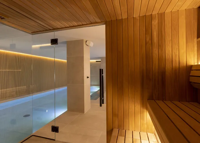 Hotels with pool Este