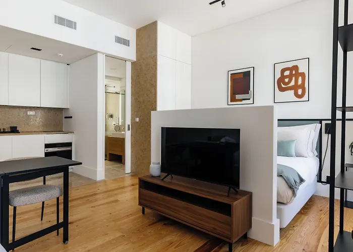 Apart hotel: The House On The Pink Street In Lisbon