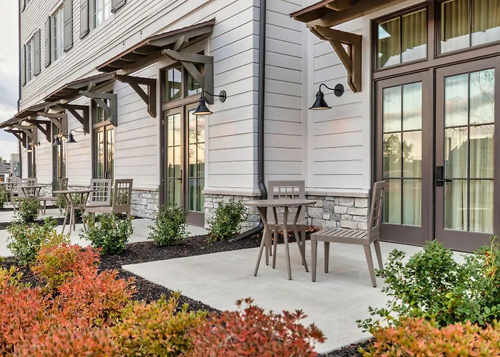 Luxury hotel only: The Inn At Meadowbrook