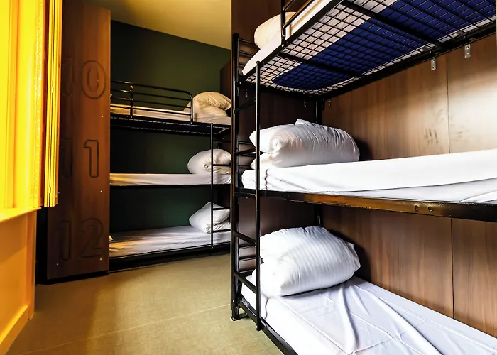 Hostel: Publove @ The Rose & Crown