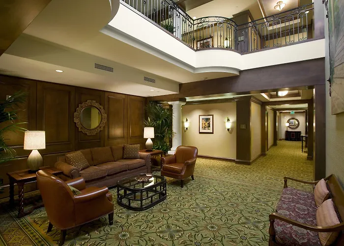 Hotel with pool: Harbor View Inn