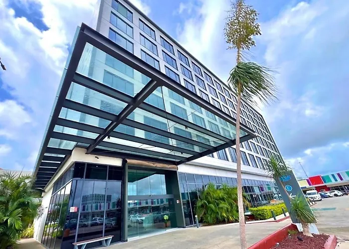 Pet Friendly hotel: Fiesta Inn Express Cancun Cumbres