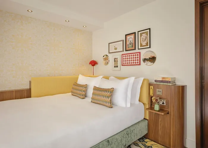 Hotel: The Cura Hotel Kensington, London, A Tribute Portfolio Hotel