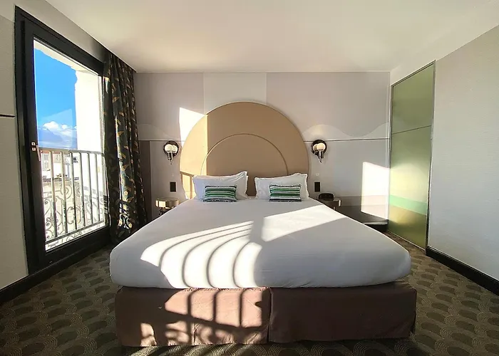 Hôtel avec tennis: Hôtel Cannes Centre Univers