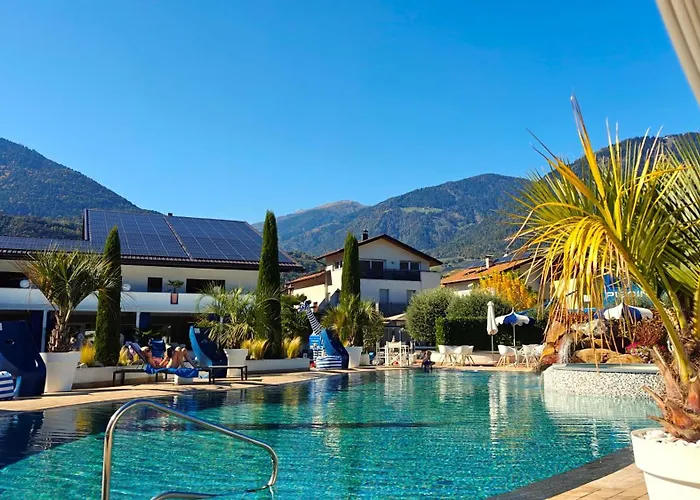 Schlosshof Suedtirol - & Camping Resort