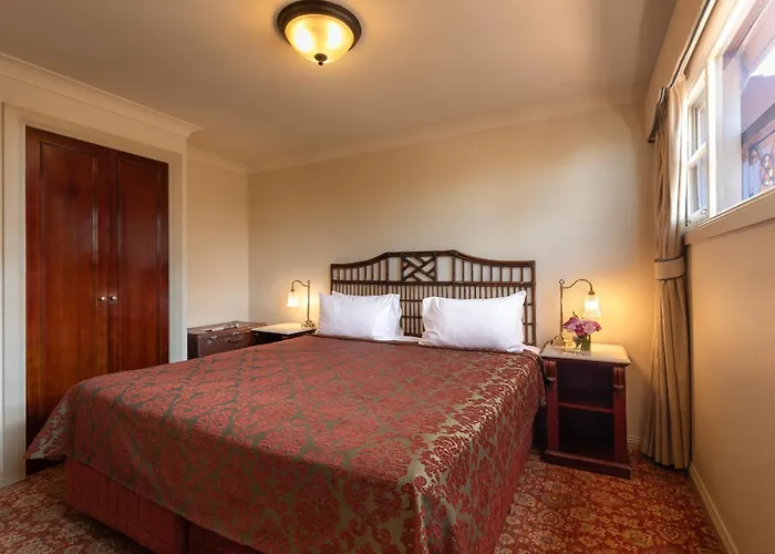 Hadley'S Orient Hotel