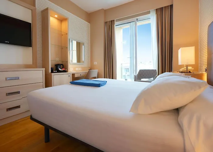 Hotel de 4 estrellas: Bull Reina Isabel & Spa