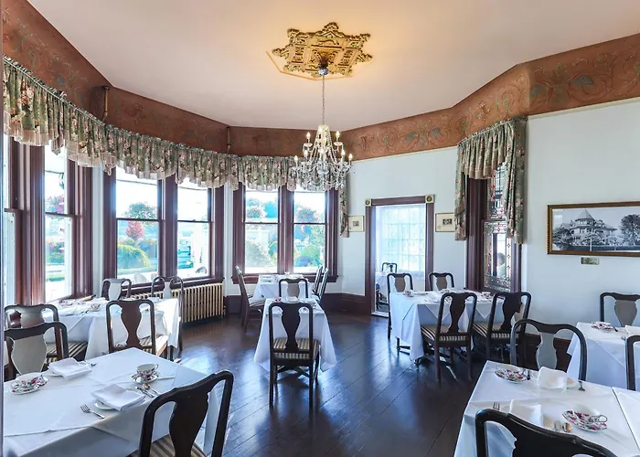 Cheap hotel: Huntingdon Hotel And Suites