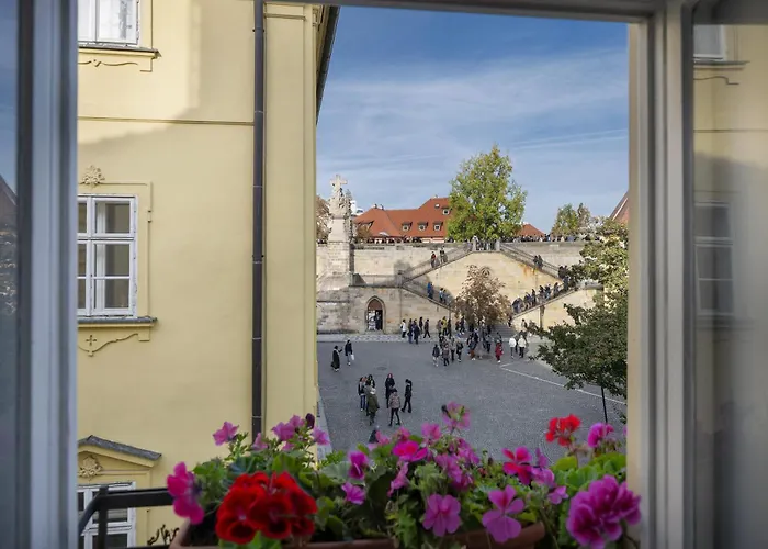 Hotel At The Golden Scissors