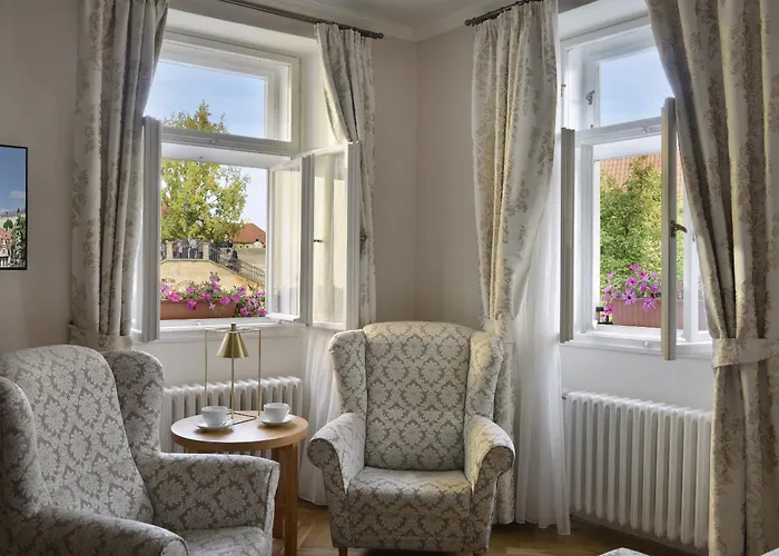 Hotel At The Golden Scissors