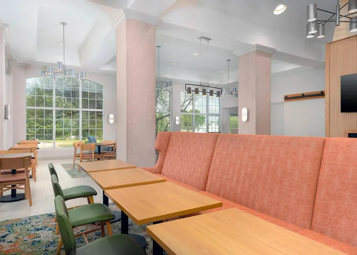 Hampton Inn & Suites-Austin Airport