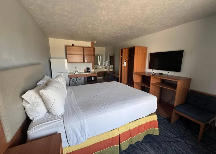 Waterpark hotels Suburban Studios Branson On The Strip