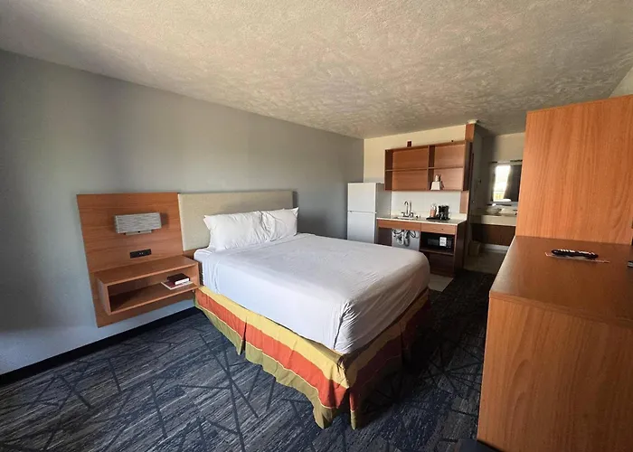 Waterpark hotels Suburban Studios Branson On The Strip