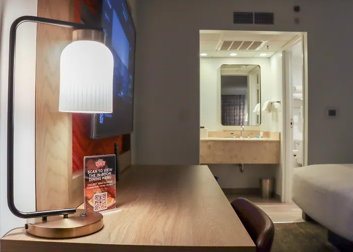 Cheap hotel: The Inn At Opryland, A Gaylord Hotel
