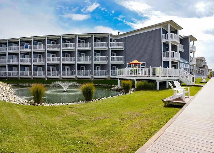 Comfort Suites Island Bayfront Resort