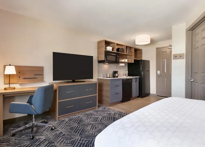 Pet Friendly hotel: Candlewood Suites Houston Space Center - Webster