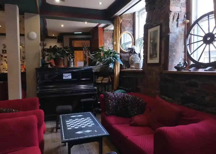 Hotel pres du College: High Street Hostel - Over 18S Only, Backpackers Atmosphere (Adults Only)