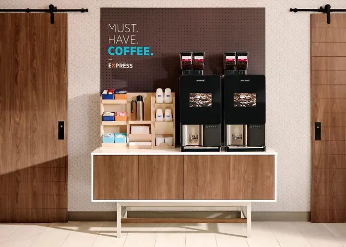 Holiday Inn Express & Suites Manhattan By Ihg