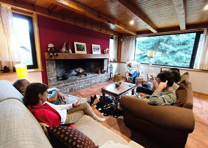 Casa Lola Pirene Chalet 12 Pax Sauna Jacuzzi Piano Vistas
